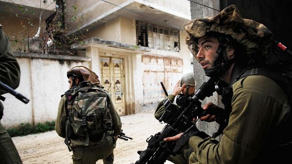 Tropas israelenses conduzem operação na área da cidade de Jabalia, Faixa de Gaza - Sputnik Brasil