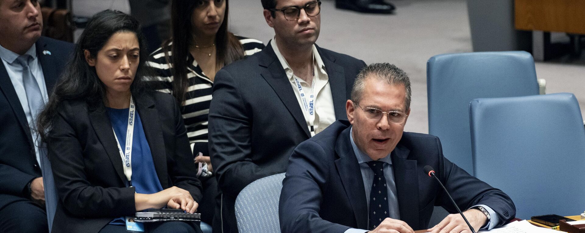 O representante de Israel na ONU, Gilad Erdan, dirige-se aos membros do Conselho de Segurança da ONU ,na sede das Nações Unidas, em Nova York. EUA, 16 de outubro de 2023 - Sputnik Brasil, 1920, 03.11.2023