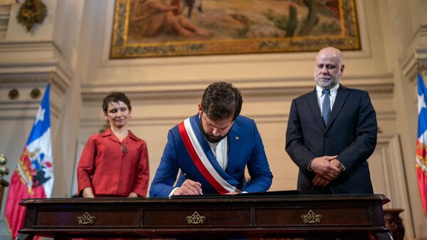 Presidente do Chile, Gabriel Boric, durante cerimônia que recebeu projeto para a nova Constituição do Chile. Santiago, 7 de novembro de 2023 - Sputnik Brasil