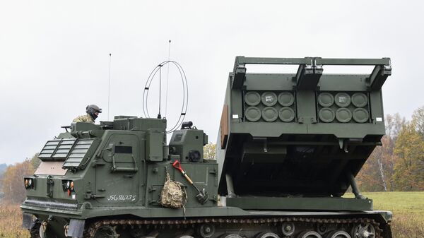 Veículo M270, de produção estadunidense, foi utilizado pelo Exército da Ucrânia para bombardear região de Donetsk - Sputnik Brasil