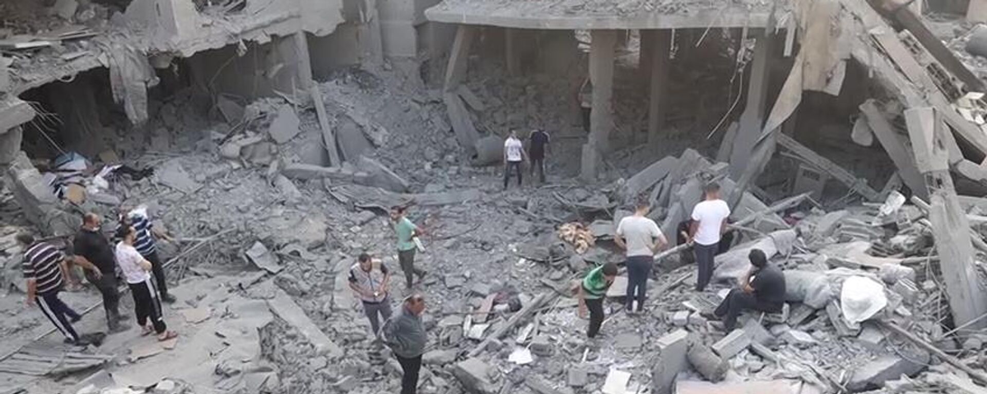 Escombros de edifício residencial em Gaza após ataque israelense - Sputnik Brasil, 1920, 12.11.2023