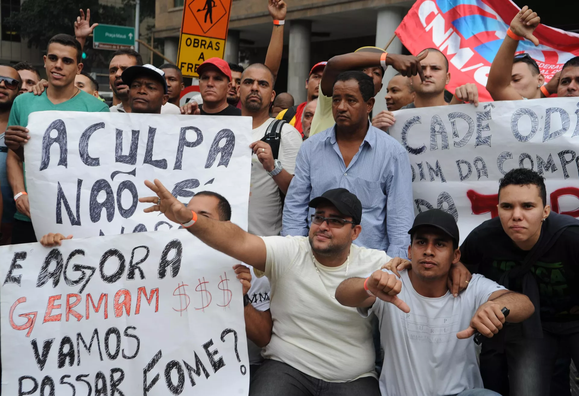 Protesto dos trabalhadores da indústria naval em frente ao prédio da Transpetro contra o fechamento de estaleiros. Rio de Janeiro, 3 de julho de 2015 - Sputnik Brasil, 1920, 09.11.2023