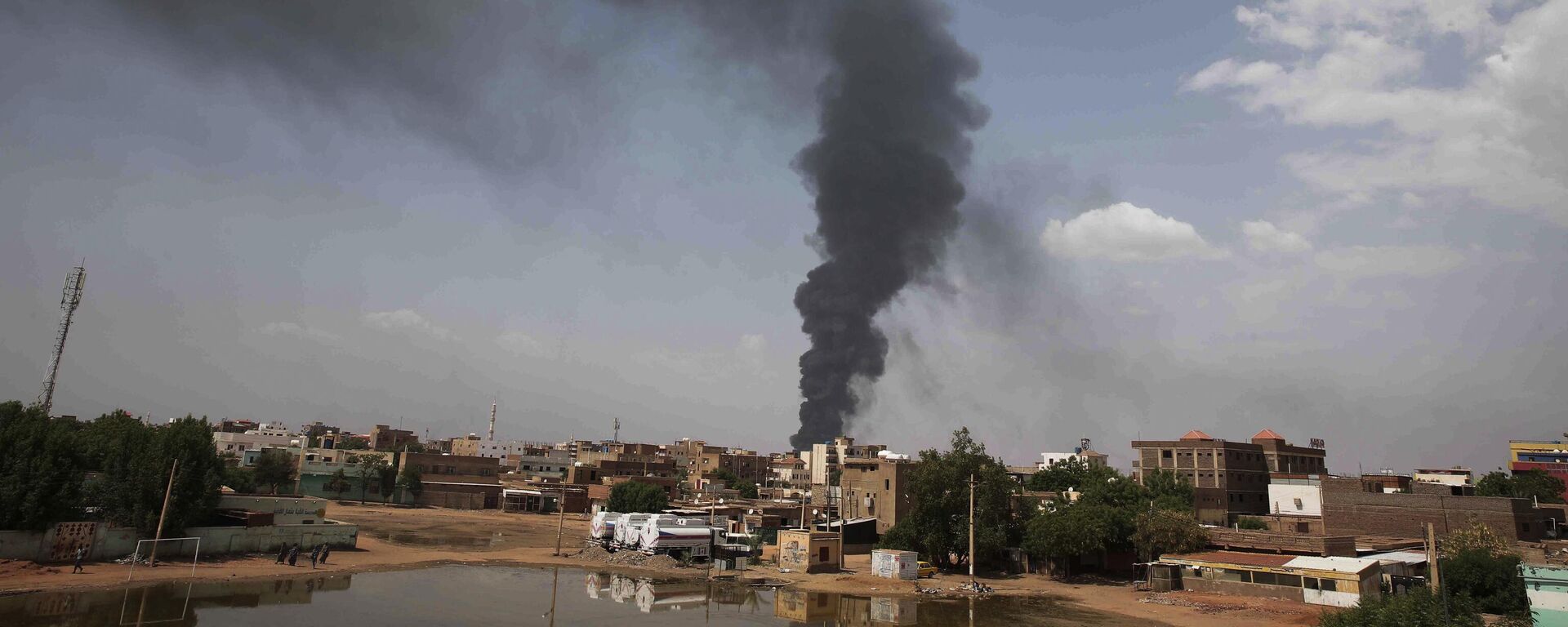 Explosões na cidade de Cartum, no Sudão, devido a combates entre as Forças Armadas do país e grupo de paramilitares, em outubro de 2023 - Sputnik Brasil, 1920, 09.11.2023