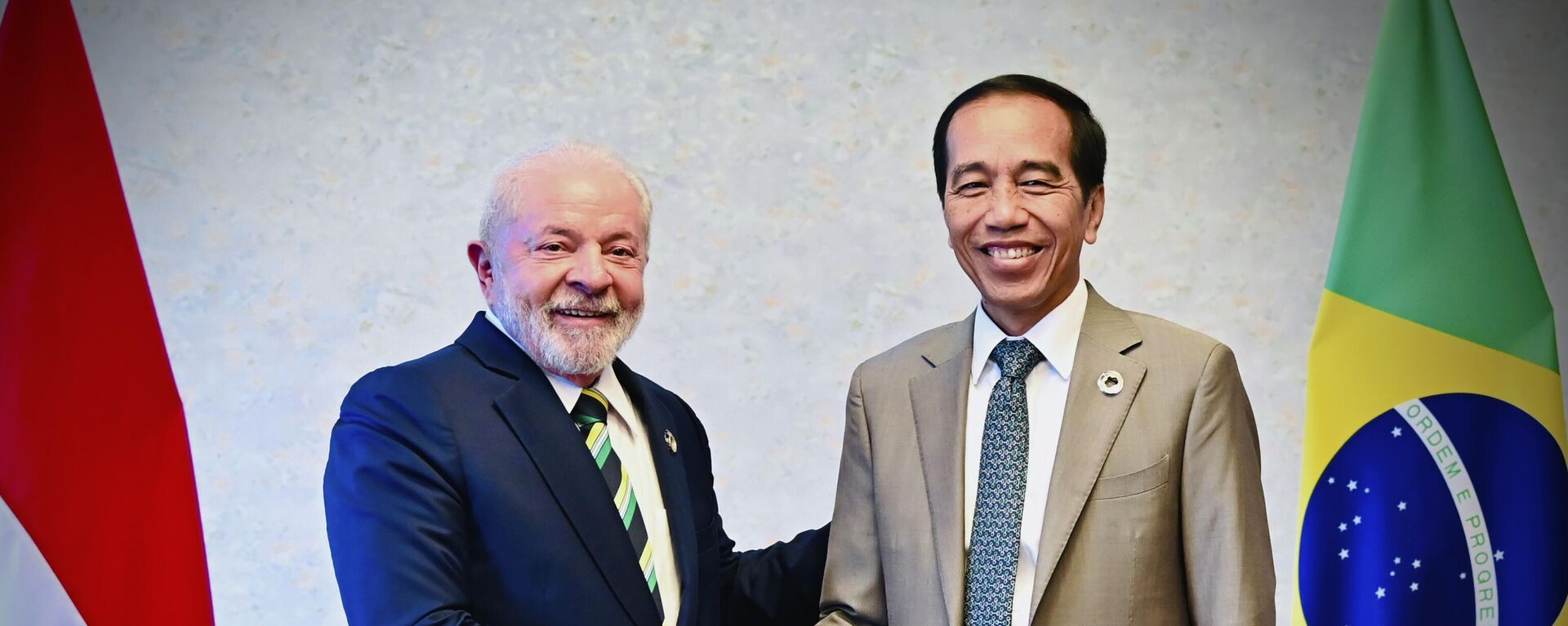Presidente da Indonésia, Joko Widodo, e o presidente do Brasil, Luiz Inácio Lula da Silva, durante reunião bilateral à margem da Cúpula do G7, em 20 de maior de 2023 - Sputnik Brasil, 1920, 09.11.2023