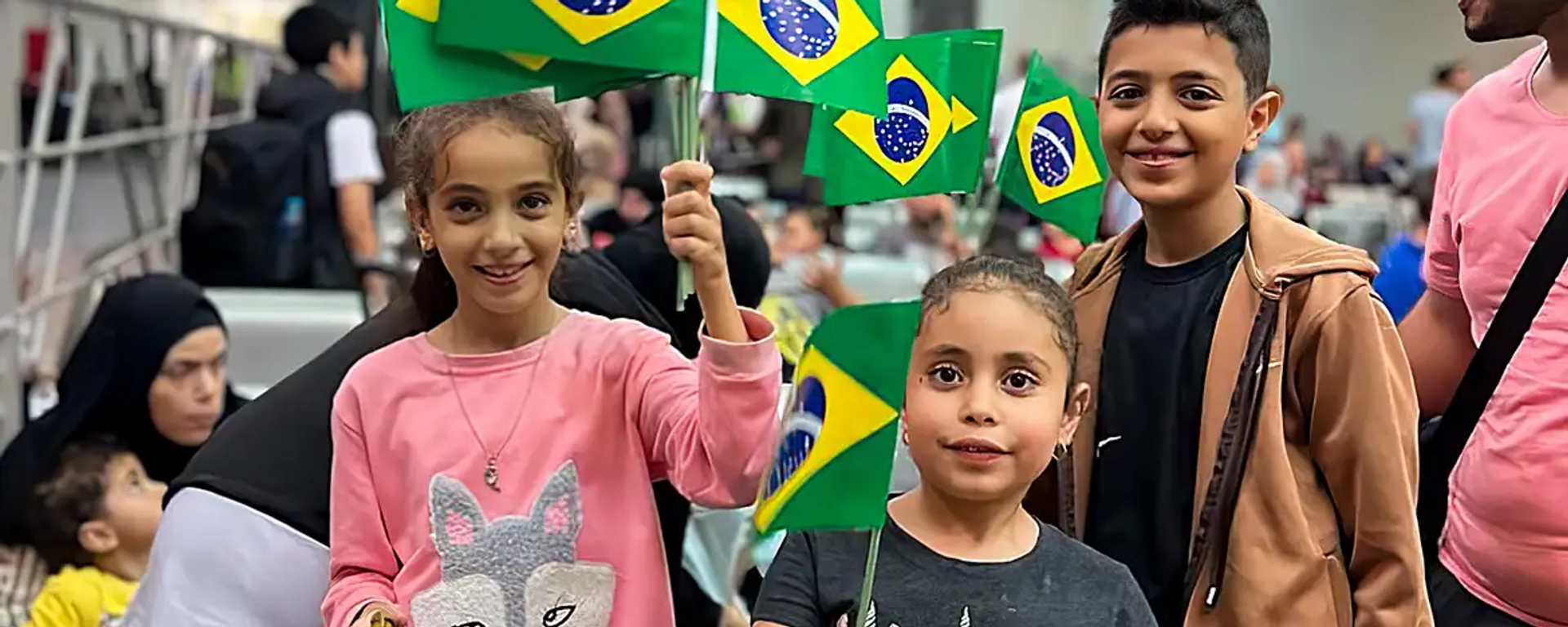 A maior parte do grupo de brasileiros que retorna da Faixa de Gaza é composto por crianças. Egito, 12 de novembro de 2023 - Sputnik Brasil, 1920, 12.11.2023