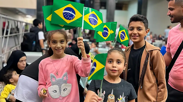 A maior parte do grupo de brasileiros que retorna da Faixa de Gaza é composto por crianças. Egito, 12 de novembro de 2023 - Sputnik Brasil