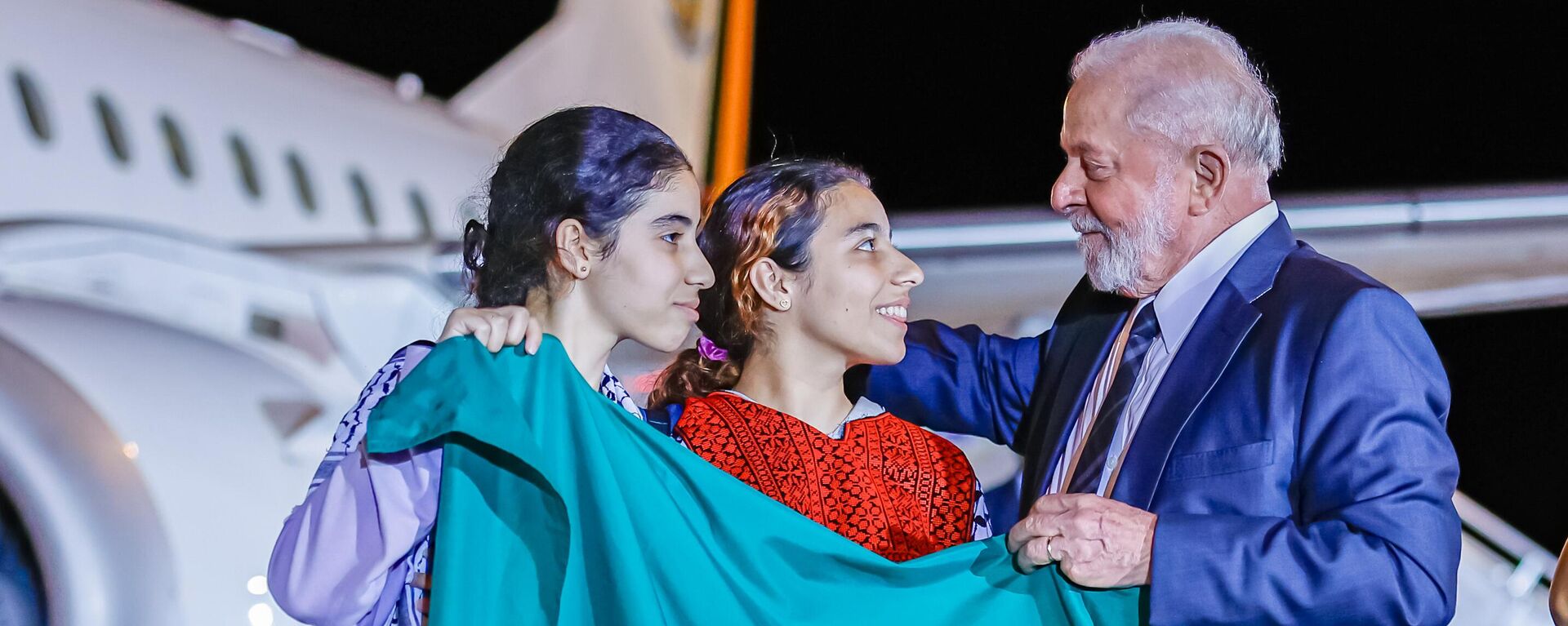 Presidente da República, Luiz Inácio Lula da Silva, durante Recepção do grupo de brasileiros e familiares resgatados na Faixa de Gaza. Base Aérea de Brasília, 15 de novembro de 2023 - Sputnik Brasil, 1920, 15.11.2023