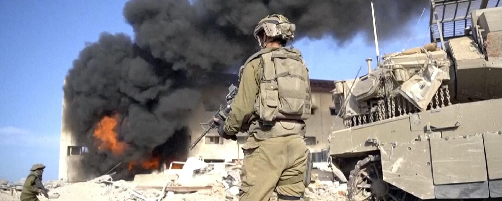 Forças de Defesa de Israel durante ataque a prédio em operação por terra das brigadas armadas. Faixa de Gaza, 14 de novembro de 2023 - Sputnik Brasil, 1920, 21.11.2023