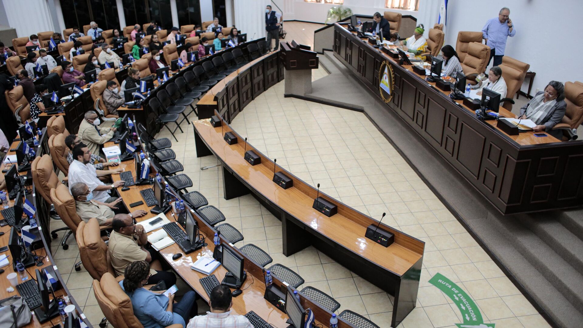 Congressistas nicaraguenses participam de sessão parlamentar no prédio da Assembleia Nacional em Manágua, Nicarágua, em 20 de abril de 2022 - Sputnik Brasil, 1920, 17.11.2023
