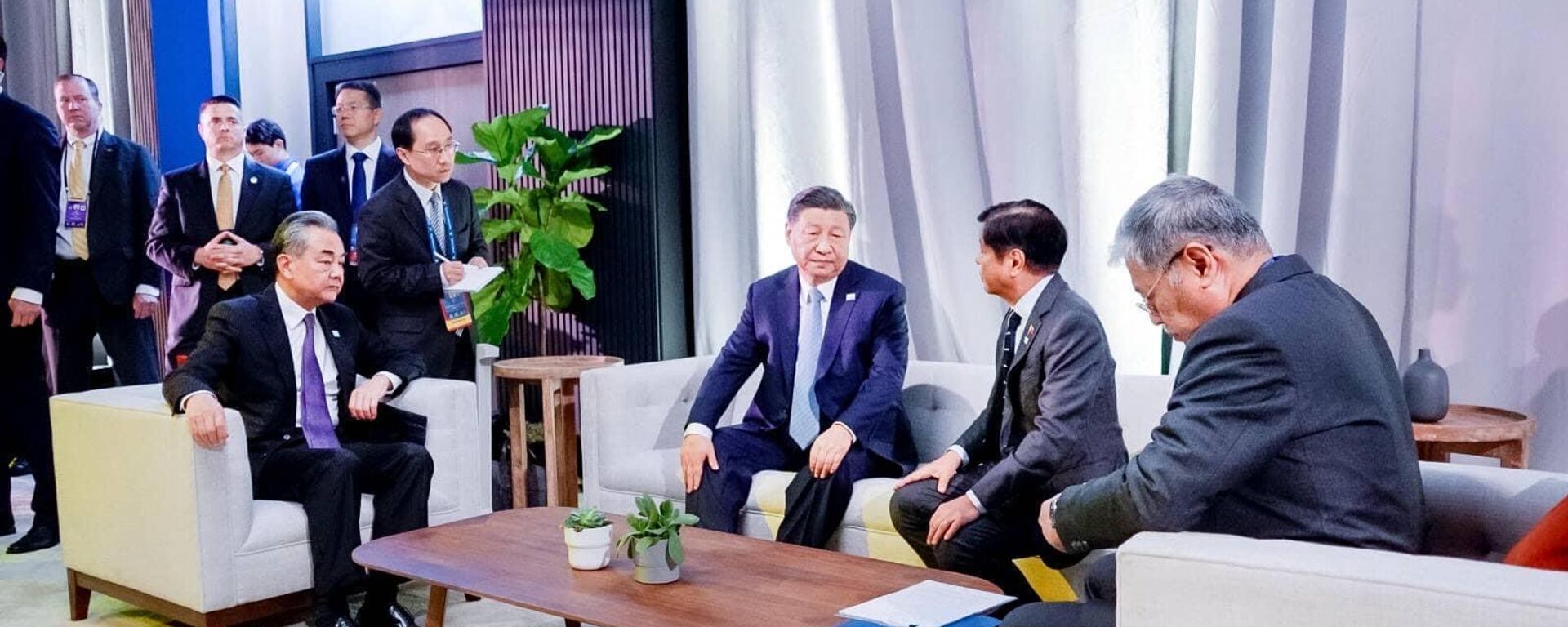Xi Jinping e Ferdinand Marcos Jr na APEC, 17 de novmebro de 2023 - Sputnik Brasil, 1920, 18.11.2023