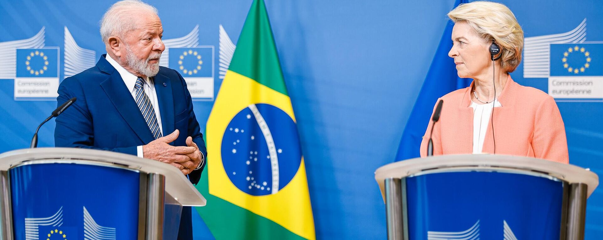 Presidente do Brasil, Luiz Inácio Lula da Silva durante encontro com a presidenta da Comissão Europeia, Ursula von der Leyen, em 17 de julho de 2023 - Sputnik Brasil, 1920, 21.11.2023