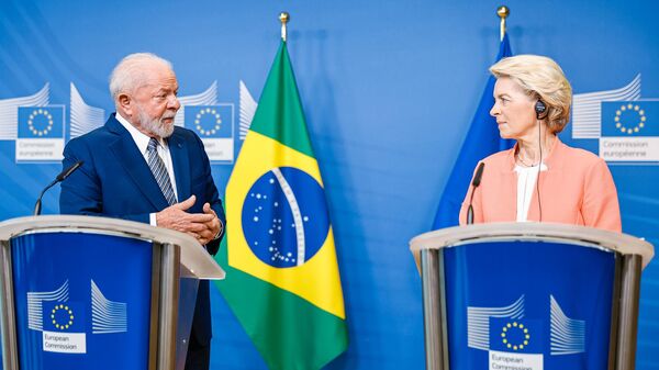 Presidente do Brasil, Luiz Inácio Lula da Silva durante encontro com a presidenta da Comissão Europeia, Ursula von der Leyen, em 17 de julho de 2023 - Sputnik Brasil
