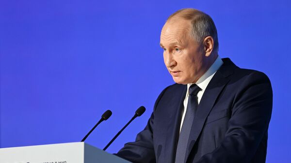 O presidente russo, Vladimir Putin, durante sessão plenária da Jornada da Inteligência Artificial 2023. Moscou, 24 de novembro de 2023 - Sputnik Brasil