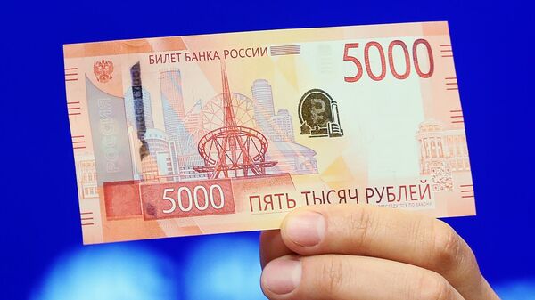 Apresentação de notas atualizadas do Banco da Rússia em denominações de 1 mil e 5 mil rublos - Sputnik Brasil