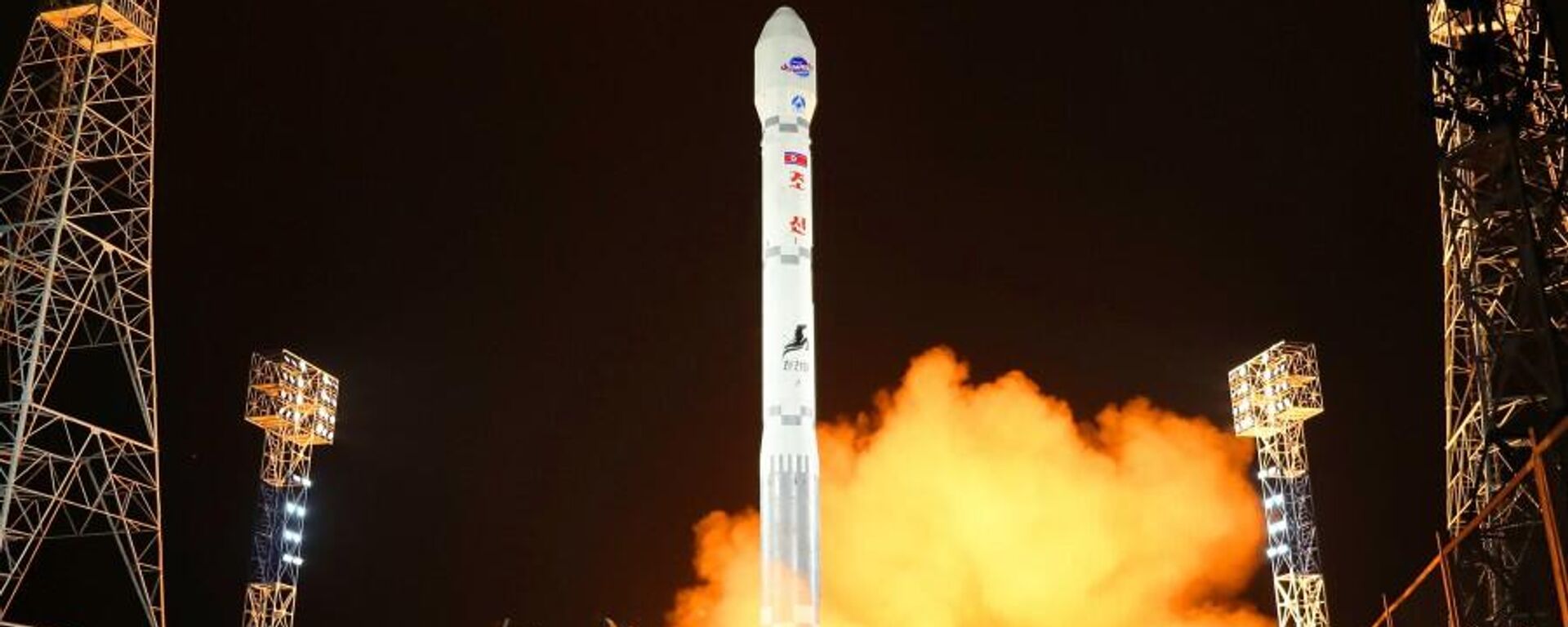 A Coreia do Norte lançou com sucesso o satélite de reconhecimento Manrigyong-1 no novo foguete Chollima-1, 21 de novembro de 2023 - Sputnik Brasil, 1920, 12.12.2023