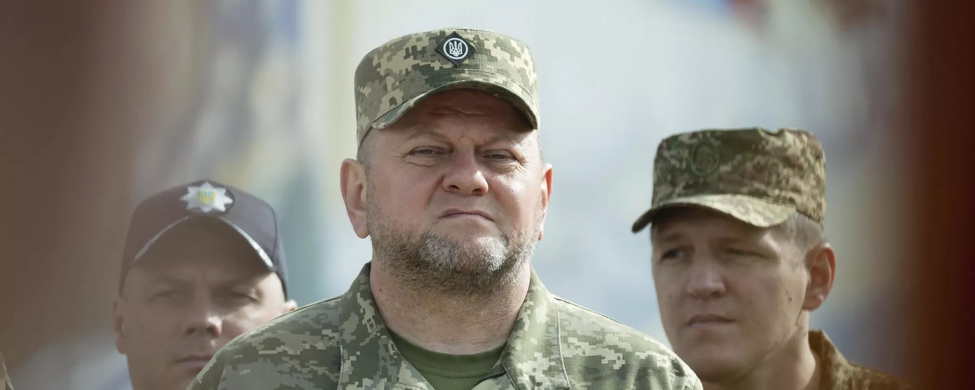 Comandante-em-chefe das Forças Armadas da Ucrânia, Valery Zaluzhny, no centro, participa de um evento para marcar o Dia do Estado na praça Mikhailovskaya. Kiev, 28 de julho de 2023 - Sputnik Brasil, 1920, 01.02.2024