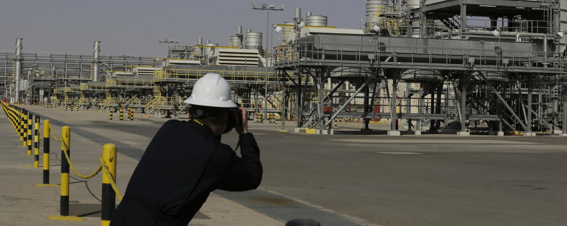 Indústria de petróleo localizada na Arábia Saudita, o principal motor econômico do país. Riad, 28 de junho de 2021 - Sputnik Brasil, 1920, 29.12.2023