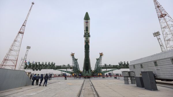 O foguete portador Soyuz-2.1a com a espaçonave de transporte Progress MS-25 foi instalado na plataforma de lançamento do Cosmódromo de Baikonur, informou a agência espacial russa Roscosmos - Sputnik Brasil