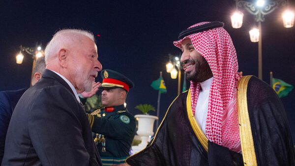O presidente Lula dá início à sua agenda em Riad, reunindo-se com a autoridade máxima do país: Mohammed bin Salman, o príncipe herdeiro e primeiro-ministro da Arábia Saudita. 28 de novembro de 2023 - Sputnik Brasil