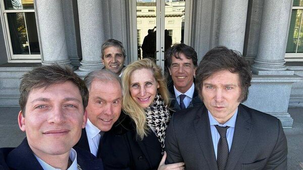 Presidente eleito da Argentina, Javier Milei, ao lado de lideranças do governo argentino - Sputnik Brasil