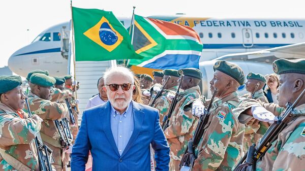 Presidente da República, Luiz Inácio Lula da Silva, durante chegada a Joanesburgo para a cúpula do BRICS. África do Sul, 21 de agosto de 2023 - Sputnik Brasil