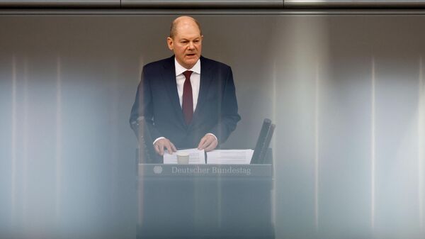 Olaf Scholz, chanceler alemão, durante sessão extraordinária do Bundestag, a câmara baixa do Parlamento do país, em Berlim. Alemanha, 27 de fevereiro de 2022 - Sputnik Brasil