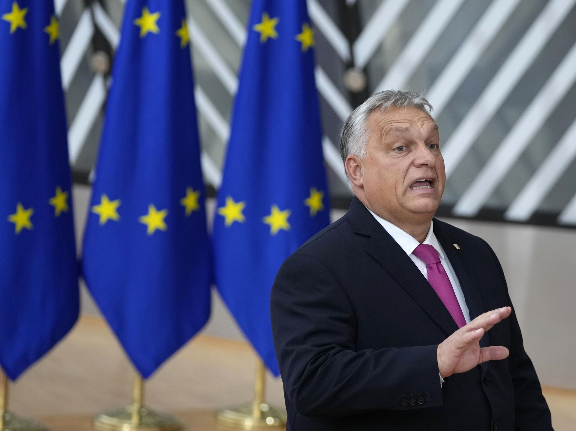 Hoje no Mundo Militar on X: Em um movimento visto como inesperado, a  Hungria, de Viktor Orbán, desbloqueou o início do processo de adesão da  Ucrânia e da Moldávia para a União
