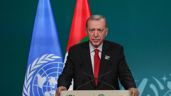 O presidente da Turquia, Recep Tayyip Erdogan, fala durante a sessão do Segmento de Alto Nível para Chefes de Estado e de Governo na cúpula do clima das Nações Unidas em Dubai, em 1º de dezembro de 2023 - Sputnik Brasil
