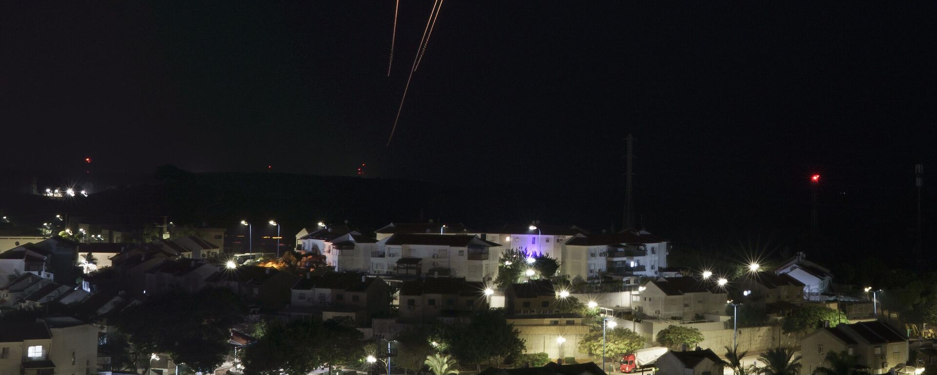 Mísseis interceptados no céu da região Sul, próximo a Tel Aviv. Israel, 2 de dezembro de 2023 - Sputnik Brasil, 1920, 02.12.2023