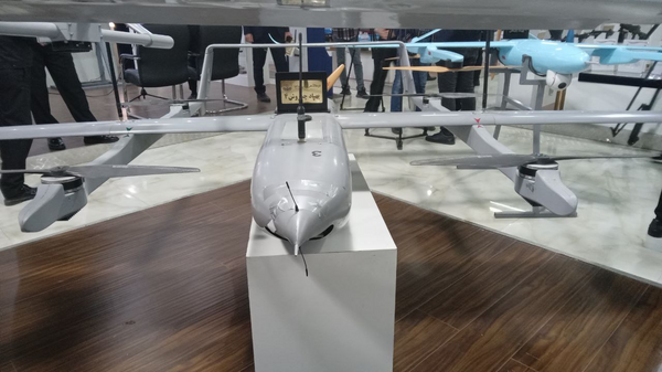 Novo drone iraniano Chamrosh-4 - Sputnik Brasil