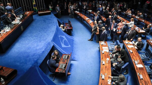 Senado Federal durante sessão para discutir a Proposta de Emenda à Constituição (PEC) que limita decisões monocráticas e pedidos de vista no Supremo Tribunal Federal (STF). Brasília (DF), 24 de outubro de 2023 - Sputnik Brasil