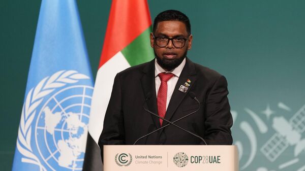 Presidente da Guiana, Irfaan Ali, discursa na sessão plenária da COP28 da ONU em 1º de dezembro de 2023 em Dubai, Emirados Árabes Unidos - Sputnik Brasil