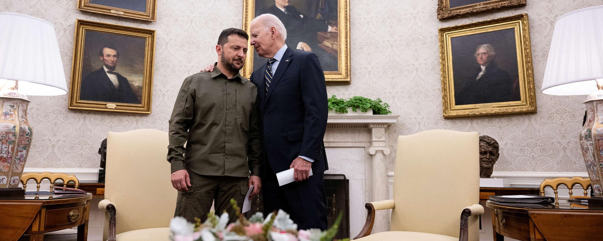 O presidente dos EUA, Joe Biden, encontra-se com o presidente ucraniano Volodymyr Zelensky no Salão Oval da Casa Branca em Washington, DC, em 21 de setembro de 2023 - Sputnik Brasil, 1920, 06.01.2024
