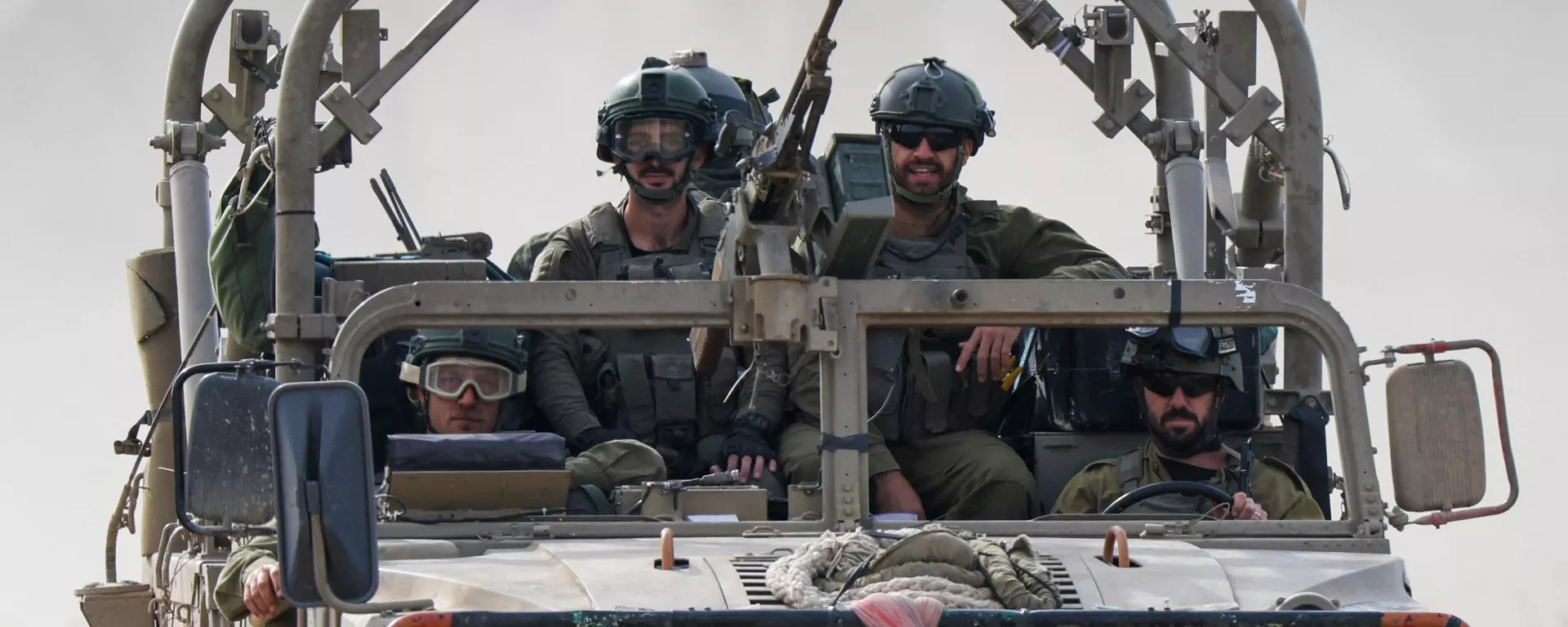 Soldados israelenses patrulham ao longo da fronteira Israel-Gaza em 9 de dezembro de 2023 - Sputnik Brasil, 1920, 09.12.2023