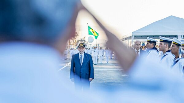 Presidente da República, Luiz Inácio Lula da Silva, durante a cerimônia alusiva ao Dia do Marinheiro, no convés de voo do Navio-Aeródromo Multipropósito Atlântico. Rio de Janeiro, 3 de dezembro de 2023 - Sputnik Brasil