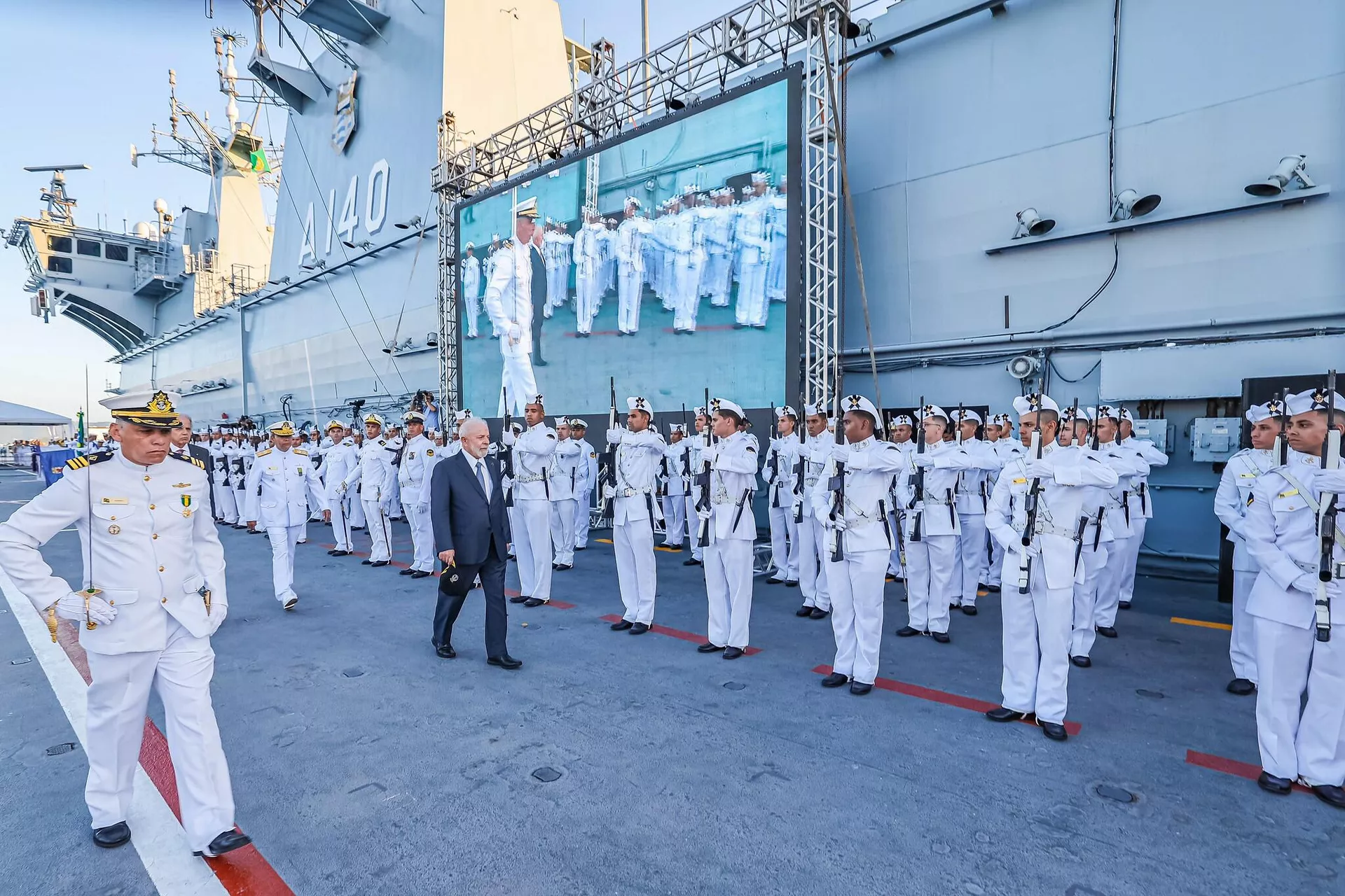 Presidente da República, Luiz Inácio Lula da Silva na cerimônia Alusiva ao Dia do Marinheiro, no Convés de voo do Navio-Aeródromo Multipropósito “Atlântico”. Rio de Janeiro. 3 de dezembro de 2023 - Sputnik Brasil, 1920, 13.12.2023