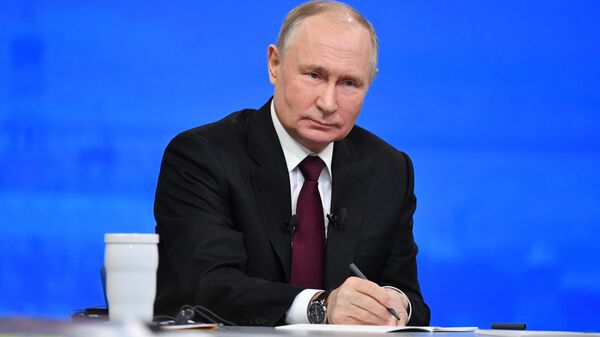 Vladimir Putin, presidente da Rússia, conduz linha direta anual com os cidadãos durante grande coletiva de imprensa com jornalistas, em 14 de dezembro de 2023 - Sputnik Brasil