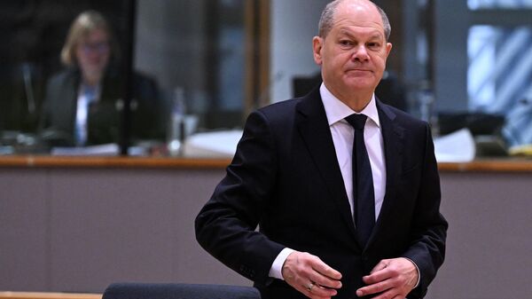 O chanceler da Alemanha, Olaf Scholz, participa de uma mesa redonda como parte da cúpula da União Europeia na sede europeia em Bruxelas, em 15 de dezembro de 2023 - Sputnik Brasil