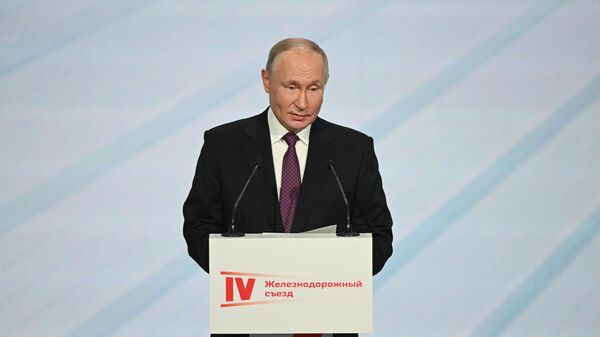Vladimir Putin, presidente russo, discursa no 4º Congresso Ferroviário do país em Moscou, Rússia, 15 de dezembro de 2023 - Sputnik Brasil