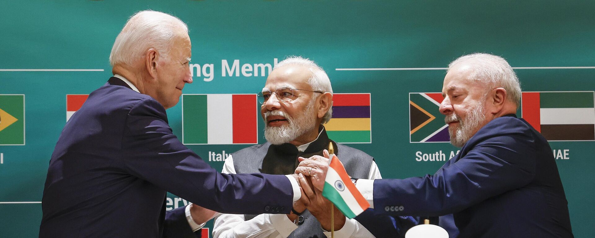 O presidente dos EUA, Joe Biden, o primeiro-ministro da Índia, Narendra Modi,  e o presidente do Brasil, Luiz Inácio Lula da Silva, durante a Cúpula do G20. Nova Deli, 9 de setembro de 2023 - Sputnik Brasil, 1920, 18.12.2023