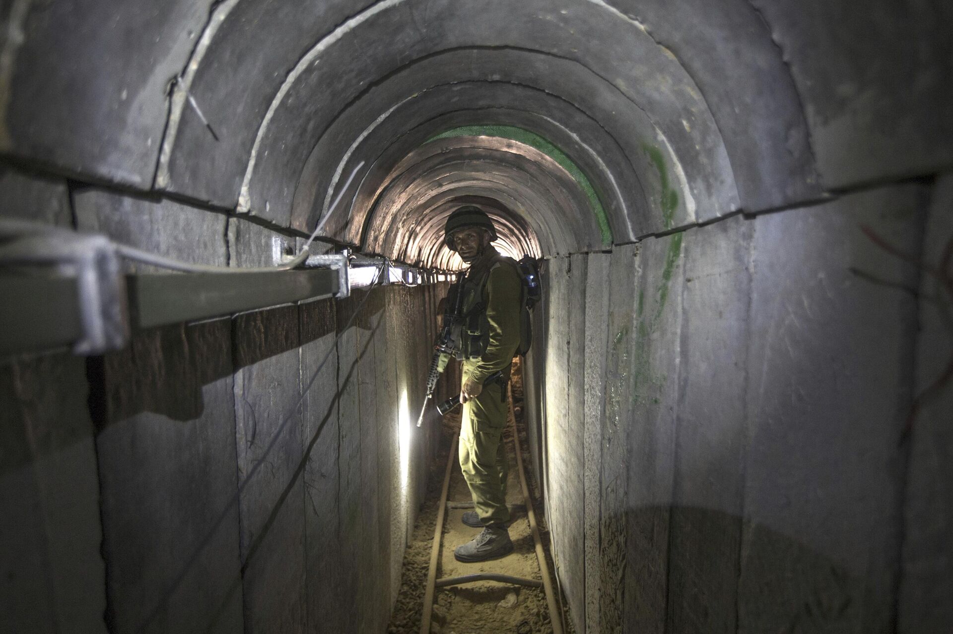 Um extenso labirinto de túneis construídos pelo Hamas estende-se pelos densos bairros da Faixa de Gaza, escondendo militantes  - Sputnik Brasil, 1920, 11.04.2024