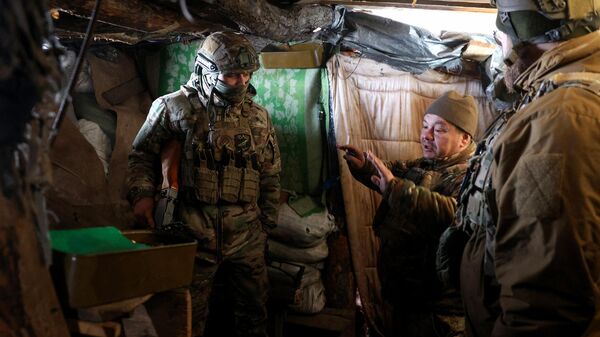 Soldados ucranianos na linha do front perto da cidade ucraniana de Gorlovka, na região de Donetsk, em 14 de dezembro de 2023 - Sputnik Brasil