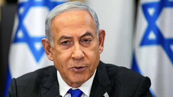 O primeiro-ministro de Israel, Benjamin Netanyahu, preside uma reunião de gabinete na base militar de Kirya, que abriga o Ministério da Defesa de Israel, em Tel Aviv, 24 de dezembro de 2023 - Sputnik Brasil