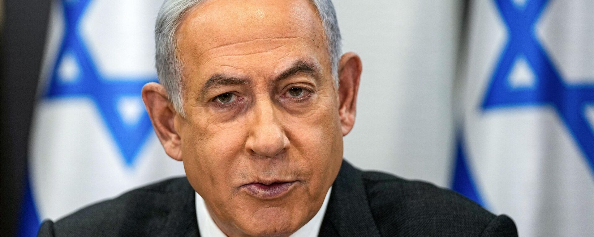 O primeiro-ministro de Israel, Benjamin Netanyahu, preside uma reunião de gabinete na base militar de Kirya, que abriga o Ministério da Defesa de Israel, em Tel Aviv, 24 de dezembro de 2023 - Sputnik Brasil, 1920, 01.01.2024