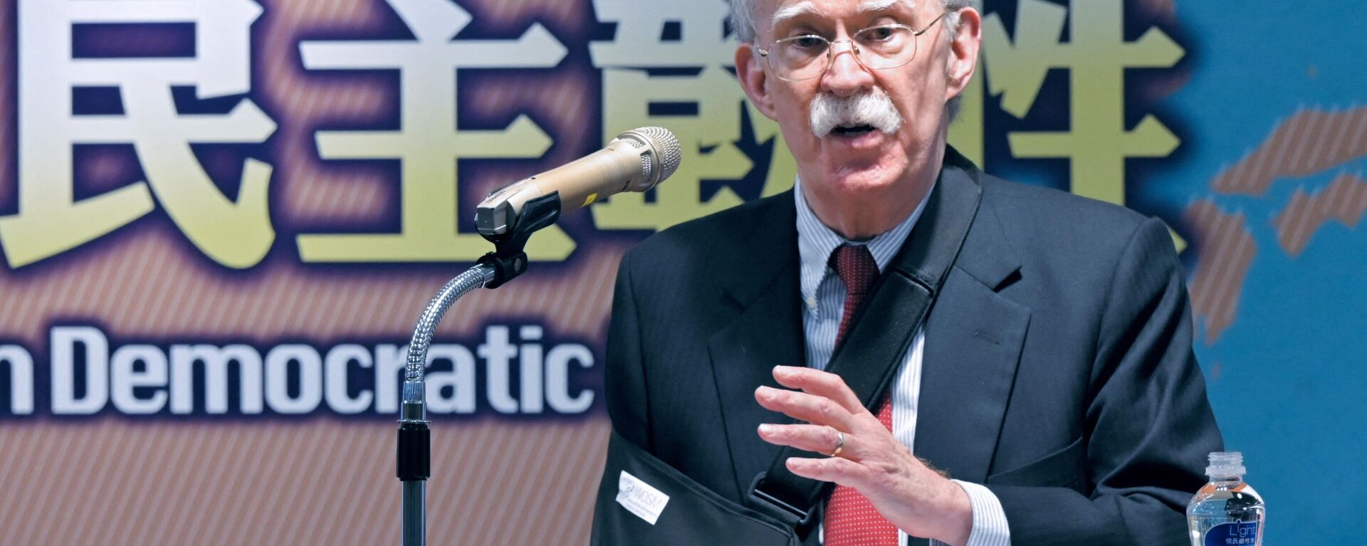 John Bolton, ex-conselheiro de segurança nacional dos EUA, fala durante 12º Simpósio Global de Assuntos Nacionais de Taiwan em Taipé, 29 de abril de 2023 - Sputnik Brasil, 1920, 28.12.2023