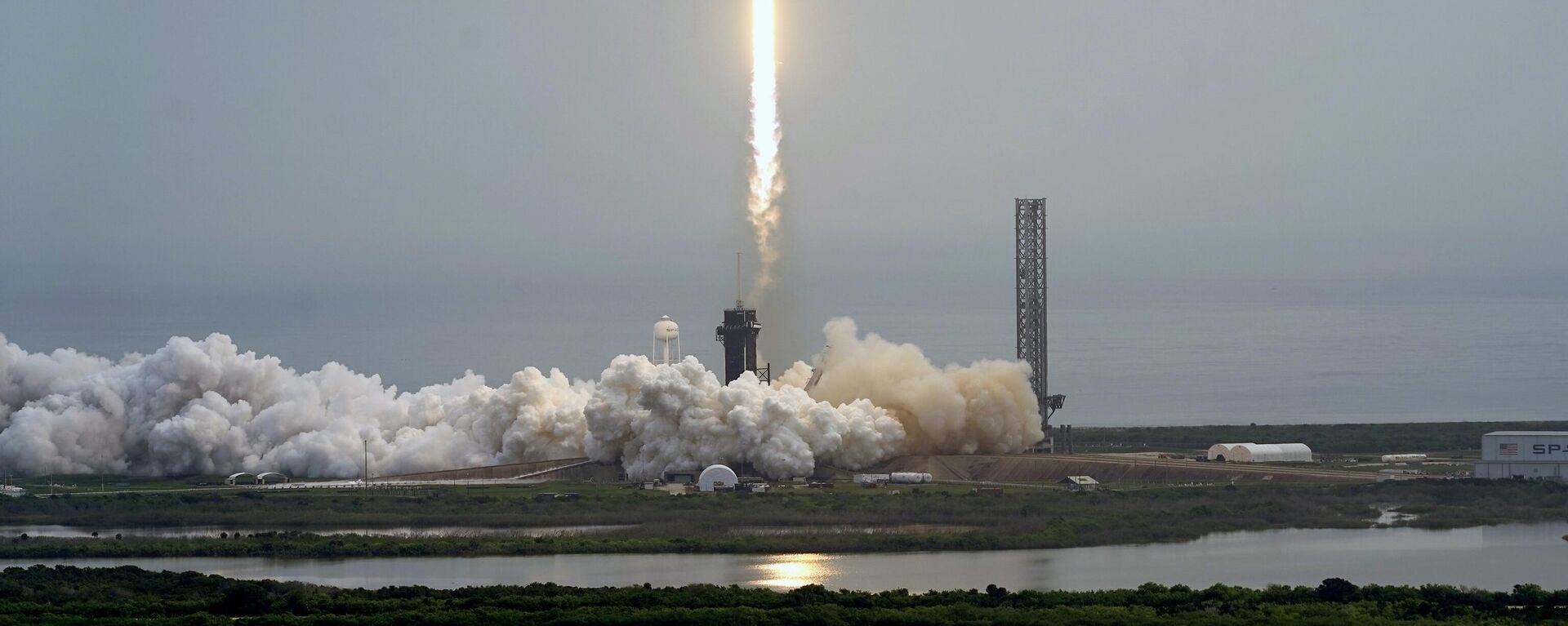 Foguete Falcon Heavy da SpaceX decola da plataforma 39A no Centro Espacial Kennedy em Cabo Canaveral, Flórida, EUA, 13 de outubro de 2023 - Sputnik Brasil, 1920, 08.01.2024