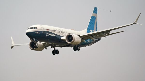 Avião Boeing 737 MAX prepara-se para aterrissar no Boeing Field após um voo de teste em Seattle, Washington, EUA, 30 de setembro de 2020 - Sputnik Brasil