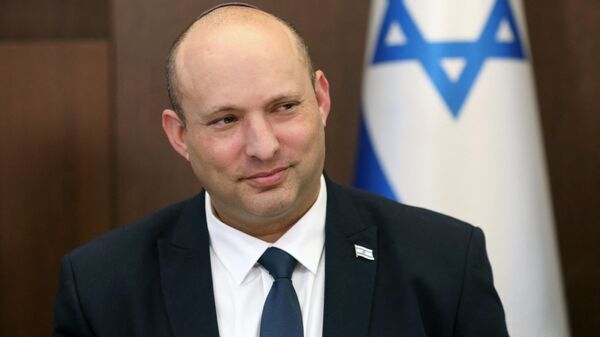 Naftali Bennett, ex-primeiro-ministro de Israel, participa da primeira reunião do gabinete em Jerusalém em 3 de julho de 2022, dias depois que os legisladores dissolveram o parlamento - Sputnik Brasil