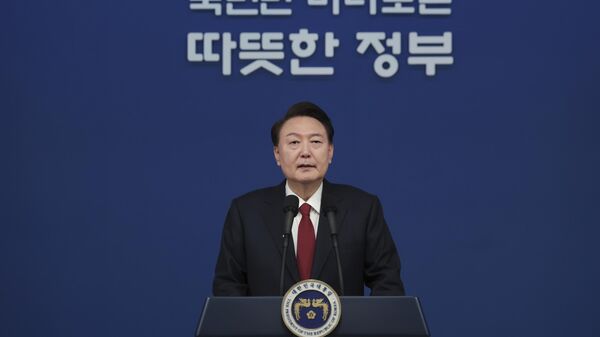 Yoon Suk-yeol, presidente sul-coreano, durante discurso de Ano-Novo no gabinete presidencial, em Seul, Coreia do Sul, em 31 de dezembro de 2023 - Sputnik Brasil
