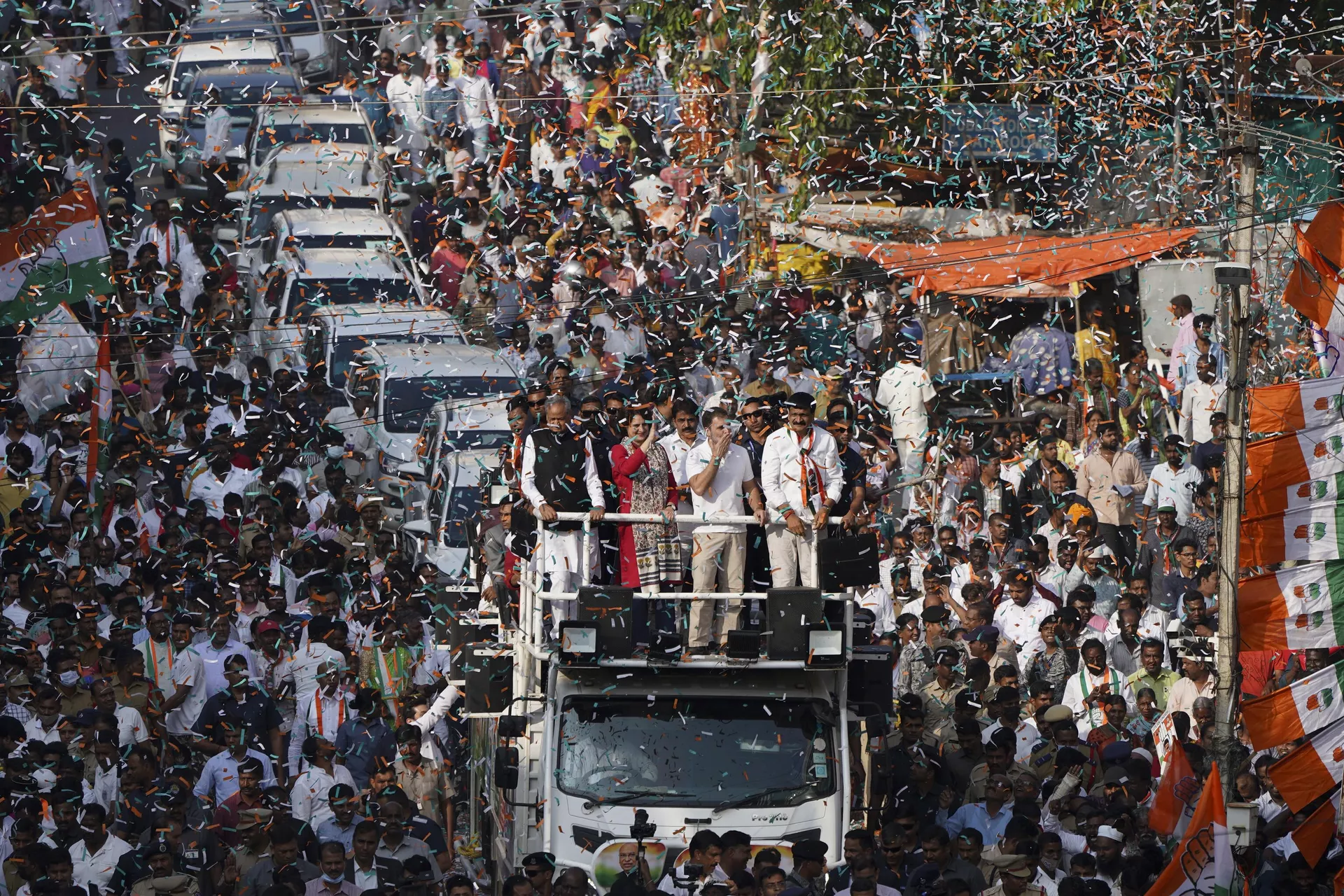 Comício eleitoral do líder da oposição na Índia Rahul Gandhi toma às ruas. Telangana, 30 de novembro de 2023 - Sputnik Brasil, 1920, 26.01.2024